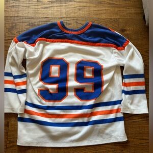 Vintage Edmonton Oilers
Wayne Gretzky jersey/top